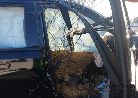 2025 Chevrolet Silverado 1500 4Wd Short Bed Custom z USA, uszkodzony, nr VIN 1GCPKBEK6SZ174006